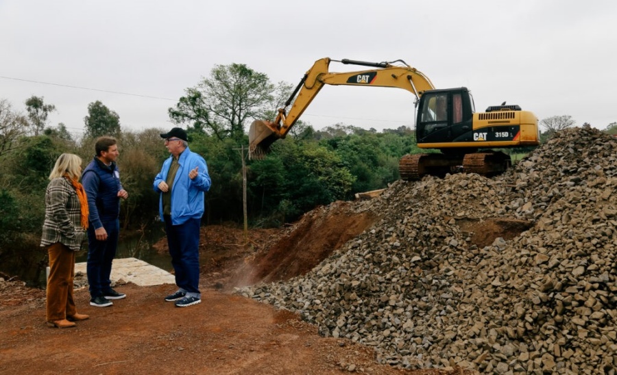 Misiones: El Gobernador Hugo Passalacqua supervisó las obras de reconstrucción de alcantarillas en la Ruta Provincial Nº 1 en el sur provincial