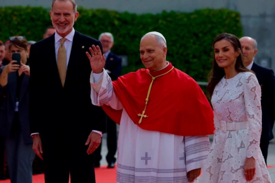 El Papa León XIV llega a España para una visita apostólica de siete días