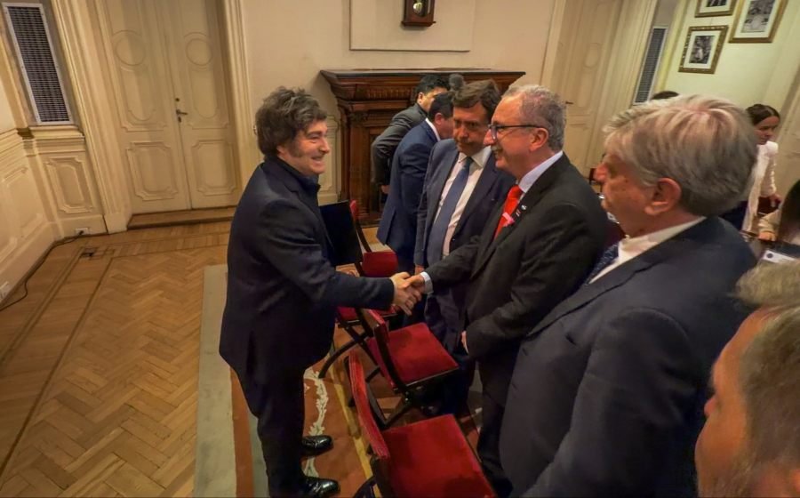 Hugo Passalacqua se reunió con el Presidente Javier Milei y Gobernadores para fortalecer el diálogo entre Nación y Provincias