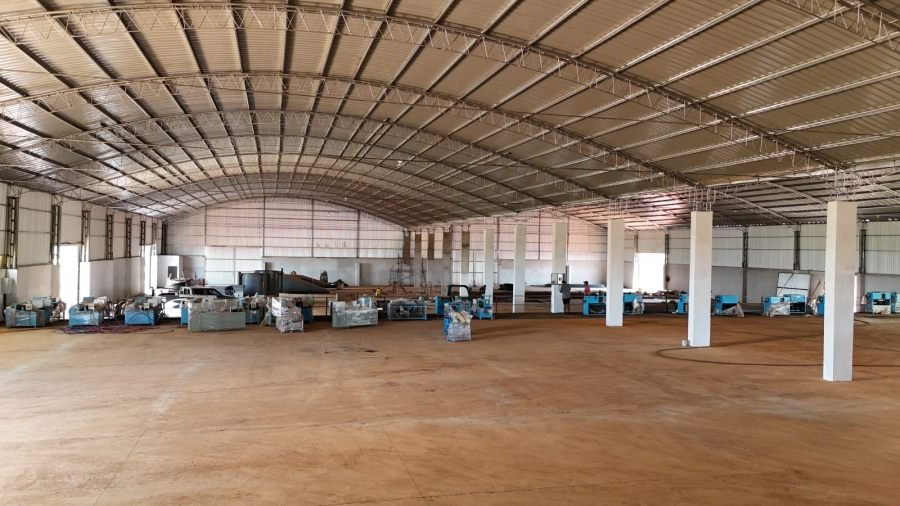 Parque Industrial Apóstoles: Avanzan a paso firme las obras, la empresa china avanzada en la instalación de maquinarias dentro de los modernos tinglados