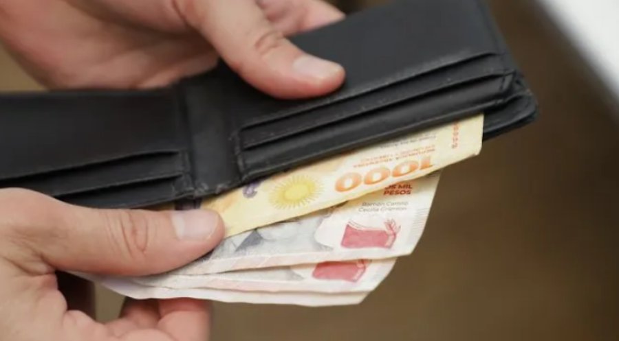 Según el INDEC, los salarios registrados subieron 2,4% en Agosto y superaron a la inflación