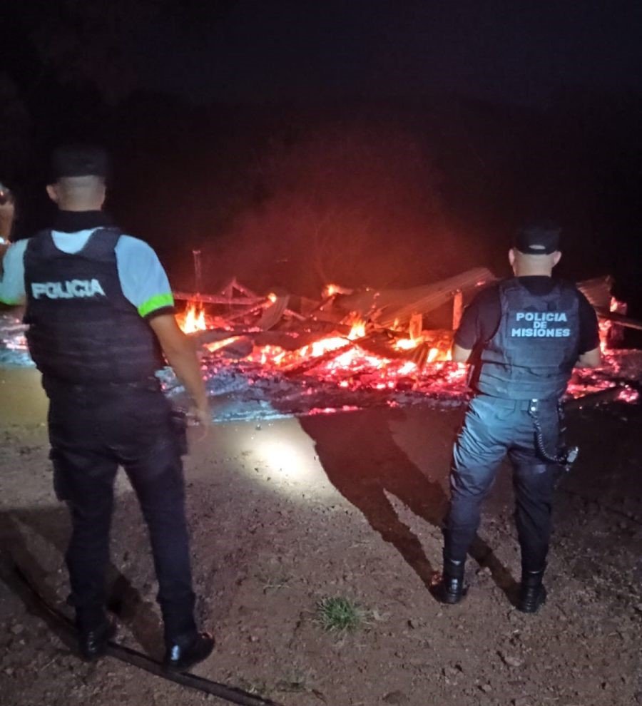 Un presunto incendio intencional destruyó una vivienda y detuvieron al que sería el acusado, fue en la localidad de El Soberbio