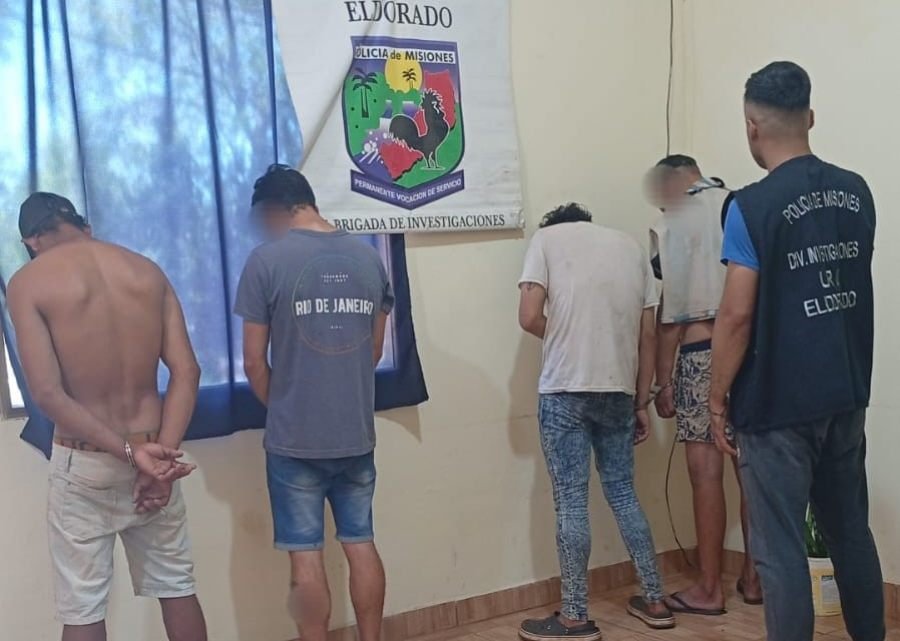 Eldorado: Sustrajeron raquetas y accesorios de tenis del interior de un automóvil estacionado, hay cuatro demorados