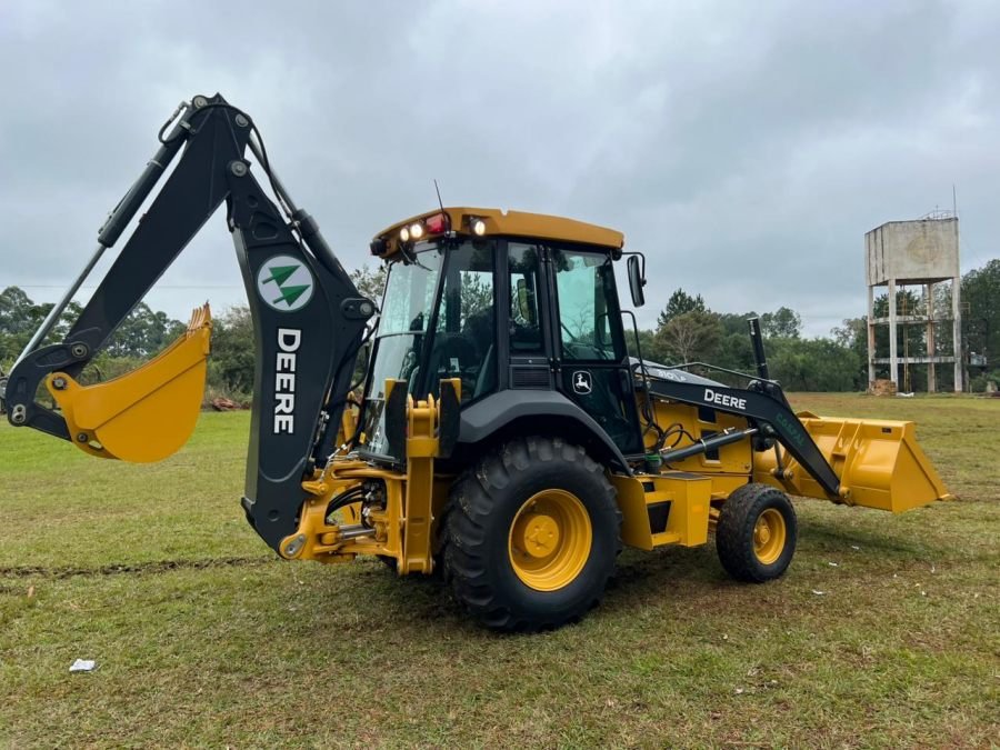 Apóstoles: Con una inversión millonaria la C.O.S.P.A.L., adquirió una nueva Retroexcavadora, la operatoria se realizó mediante un concurso de precio con proveedores de la zona