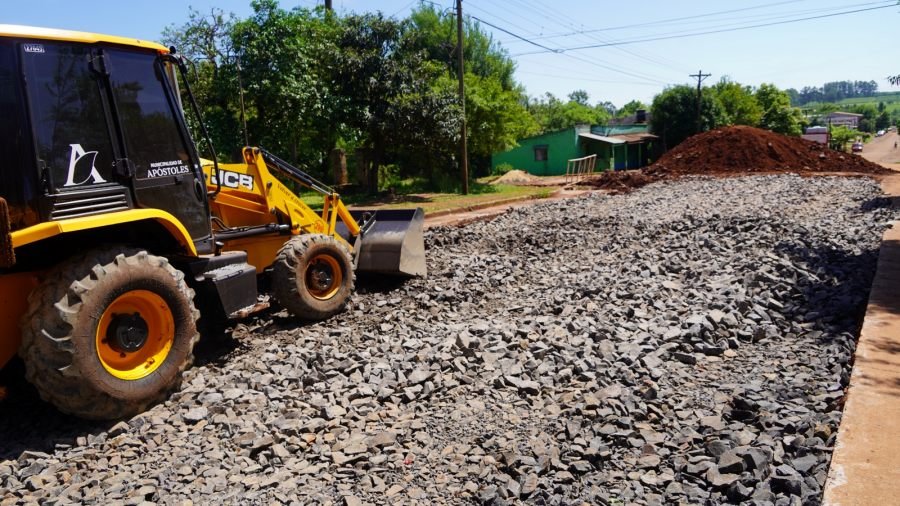 Apóstoles: Se avanza con la segunda etapa de las obras sobre de calle La Rioja en el Barrio Santa Bárbara