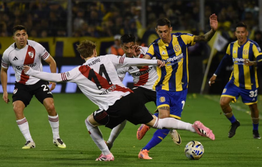River Plate cayó 2 a 1 con Rosario Central por el Torneo Clausura: El equipo de Marcelo Gallardo jugó con un jugador menos por la expulsión de Juan Portillo a los 39 minutos del primer tiempo