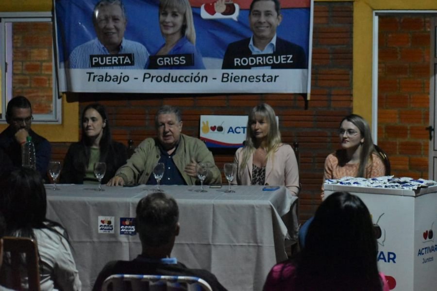 Ramón Puerta continúa su recorrido por el norte de la provincia de Misiones y mantuvo reuniones con vecinos en las localidades de Colonia Victoria y San Pedro