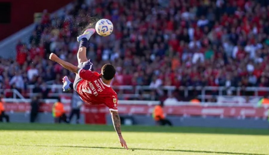 Santiago Montiel ganó el Premio Puskás: El delantero de Independiente fue premiado en The Best por su gol de chilena