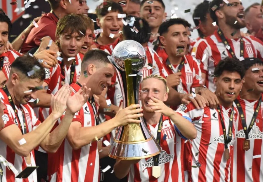 Estudiantes de La Plata se lo dio vuelta a Platense sobre la hora y se consagró campeón del Trofeo de Campeones