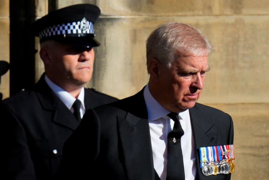 Reino Unido: Ex Príncipe Andrés probablemente será puesto en libertad bajo fianza mientras los investigadores reúnen pruebas, dice un abogado británico