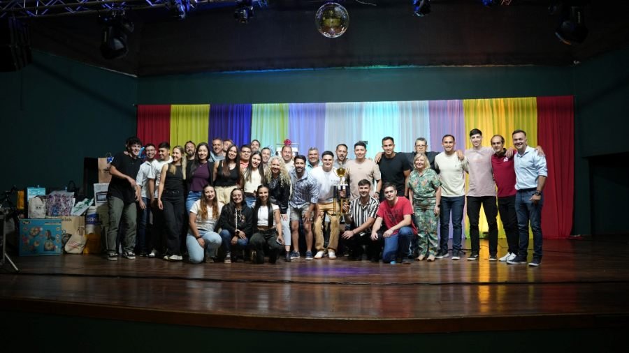 Apóstoles: El Municipio homenajeó con emoción y gratitud a sus empleados municipales por su día con una gran cena y agasajo