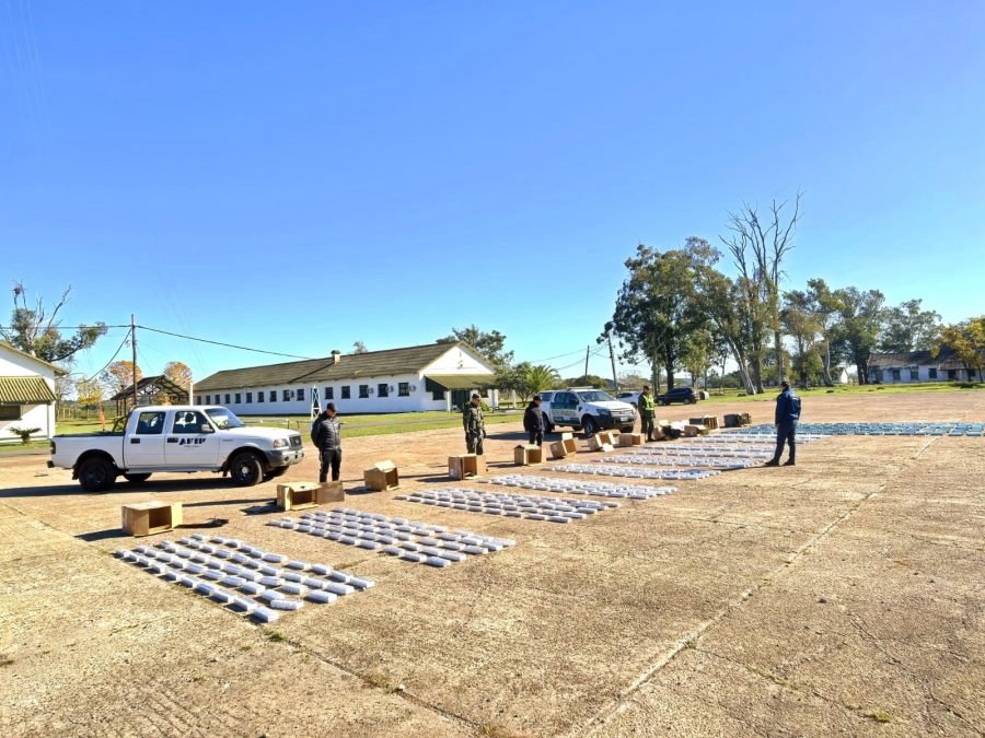 Gendarmería Nacional aperturó encomiendas con cigarrillos de contrabando
