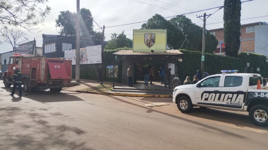 Apóstoles: Simulacro de incendio en un Instituto Educativo puso a prueba la respuesta de los Bomberos y la evacuación de alumnos