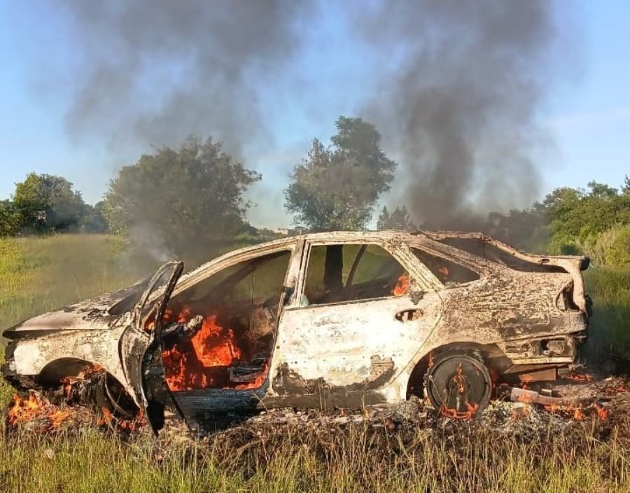 Siniestro vial en el Municipio misionero de Aristóbulo del Valle dejó a varias personas lesionadas y un vehículo incendiado