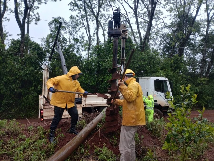 Energía de Misiones activó su protocolo de emergencias ante el paso del sistema de tormentas