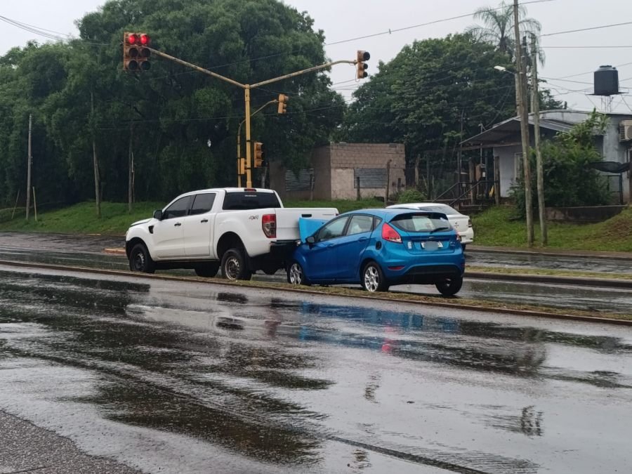 Posadas: Choque en cadena dejó una conductora lesionada, la mujer fue trasladada al Hospital Dr. Ramón Madariaga para su evaluación médica