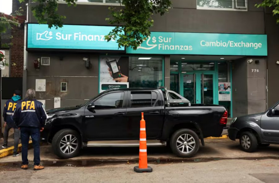 Allanan la sede central de la financiera ligada al “Chiqui” Tapia y el club Banfield