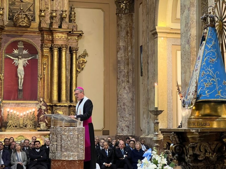 Monseñor García Cuerva: "Lo que nos falta es una clase dirigente que con la fuerza de ese pueblo se anime al diálogo, al encuentro, a la reconciliación"