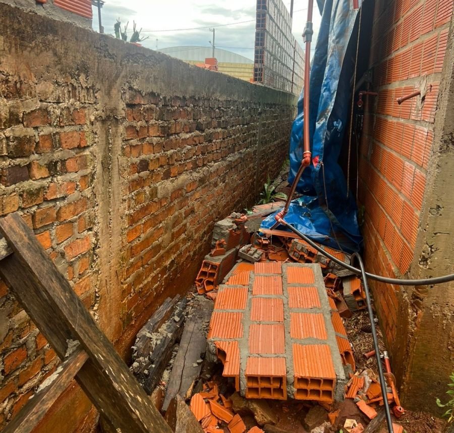 En el lugar residen dos personas, quienes no sufrieron lesione: Vivienda dañada por el temporal en la localidad misionera de Dos Arroyos