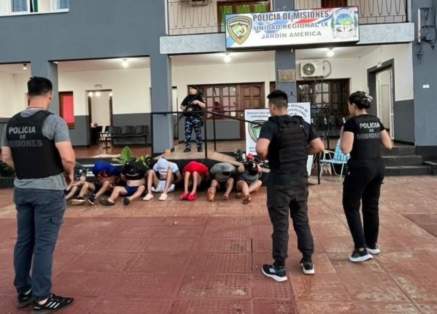 Jardín América: Vaciaron una vivienda y escondieron el botín en tres casas, los siete delincuentes fueron detenidos y gran parte del botín fue recuperado