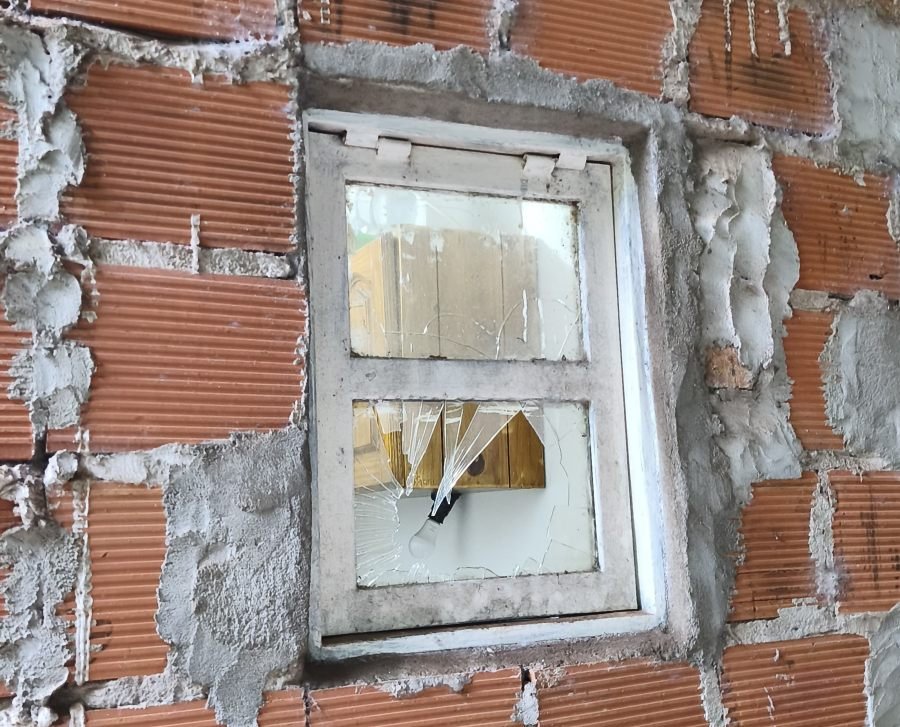 Posadas: Lo atraparon cuando intentaba entrar por el ventiluz de una vivienda para robar, en una vivienda del Barrio Hermoso