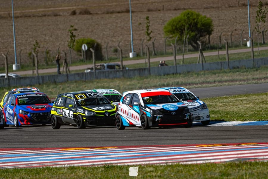Turismo Pista en La Pampa: Luciano Viana cerró un positivo fin de semana en el noveno puesto de la carrera final de la Clase 3 en Autódromo de Toay
