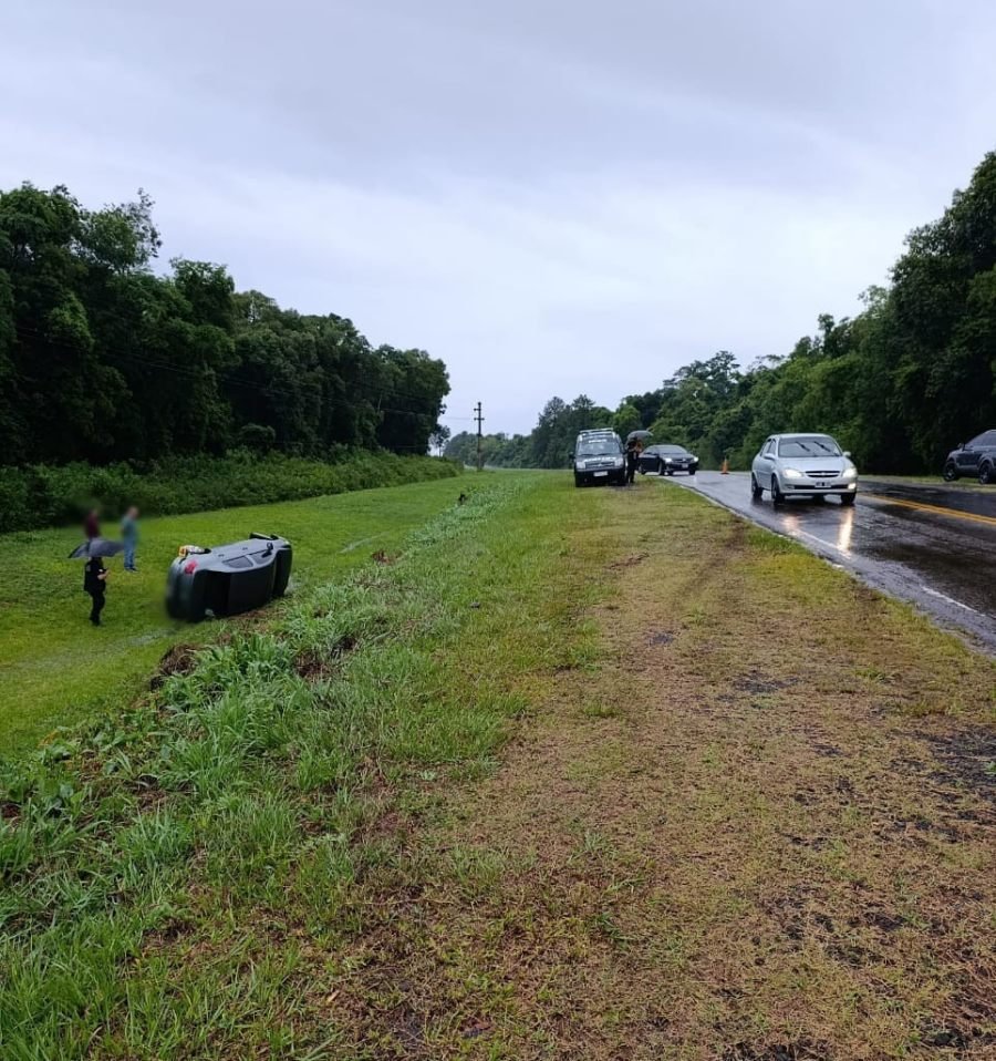 Despiste sobre la Ruta Nacional N° 12, en jurisdicción de la localidad de San Ignacio, sin que se registraran personas lesionadas