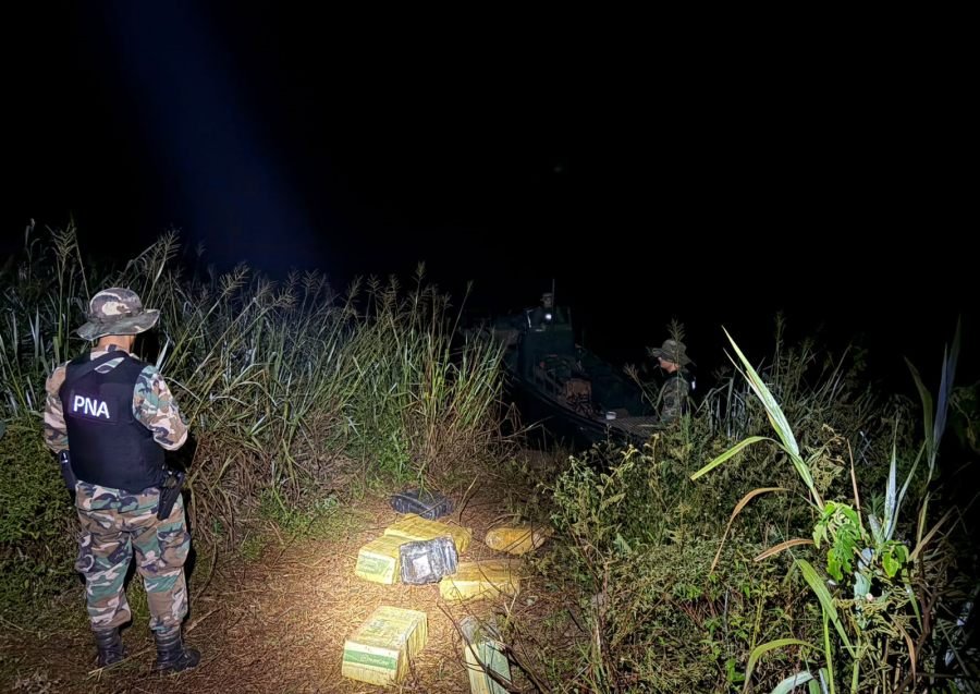 Prefectura Naval Argentina incautó 450,6 kilos de estupefacientes en un operativo realizado durante tareas de patrullaje y vigilancia en la localidad misionera de Montecarlo