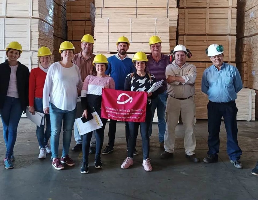 Estudiantes del Instituto Saavedra, sede Apóstoles realizaron una visita técnica a la Empresa Forestal y Ganadera Indumarca S.A., en Concepción de la Sierra