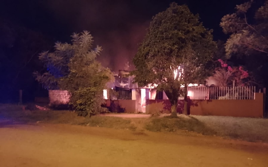 Misiones: Dos personas fallecieron en el incendio de una vivienda en Candelaria