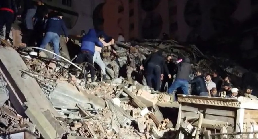 El número de muertos en Turquía y Siria supera los 1.300 tras el devastador terremoto