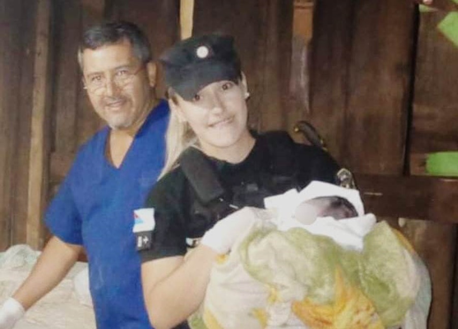 Misiones: Policías y enfermero asistieron a una mujer durante el parto en su vivienda