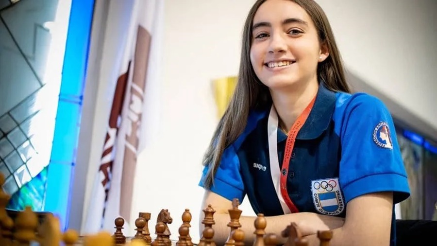 Candela Francisco, la primera mujer argentina en consagrarse campeona mundial juvenil de ajedrez