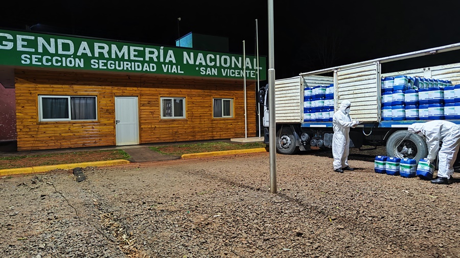 10.000 litros de agroquímicos ilegales eran transportados un camión proveniente de San Luis, cuyo destino final se encontraba en la localidad misionera de Bernardo de Irigoyen
