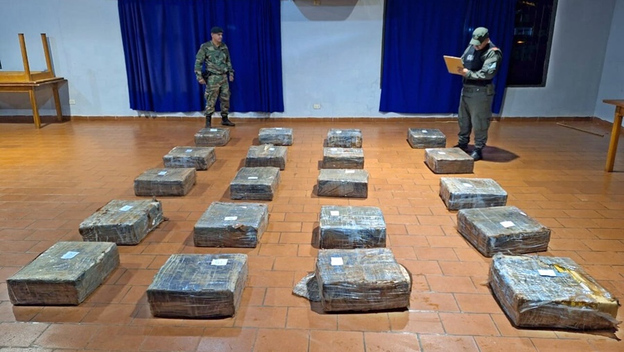 Gendarmes secuestraron 650 kilos de marihuana: Una camioneta que evadió un control, en su fuga, terminó indicando el lugar en donde acopiaban el estupefaciente