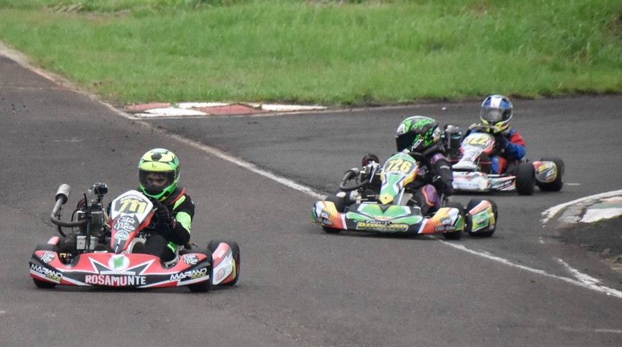 El piloto apostoleño Uriel Husulak, “feliz porque el karting demostró ser competitivo en una categoría nueva”