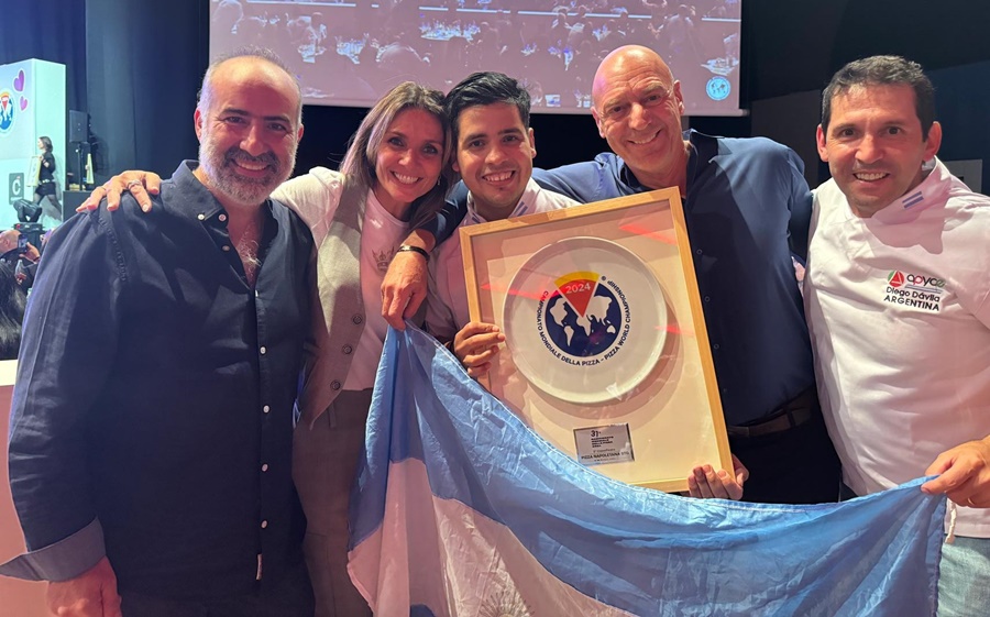 Argentina sube al podio por primer vez en su historia en el Campeonato Mundial de la Pizza de Italia en “Pizza Napolitana”