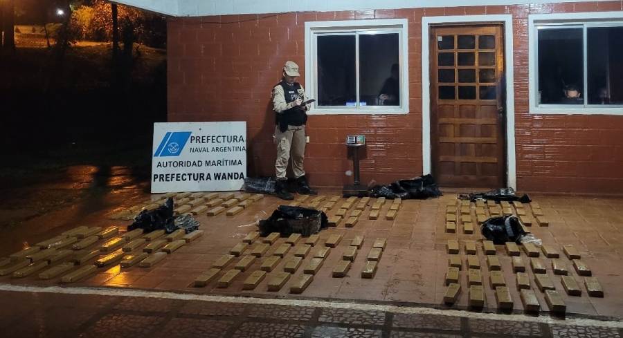 Control de las fronteras: La Prefectura Naval Argentina secuestró más de 139 kilos de marihuana y cocaína, hay dos detenidos, el valor de la droga supera los 318 millones de pesos