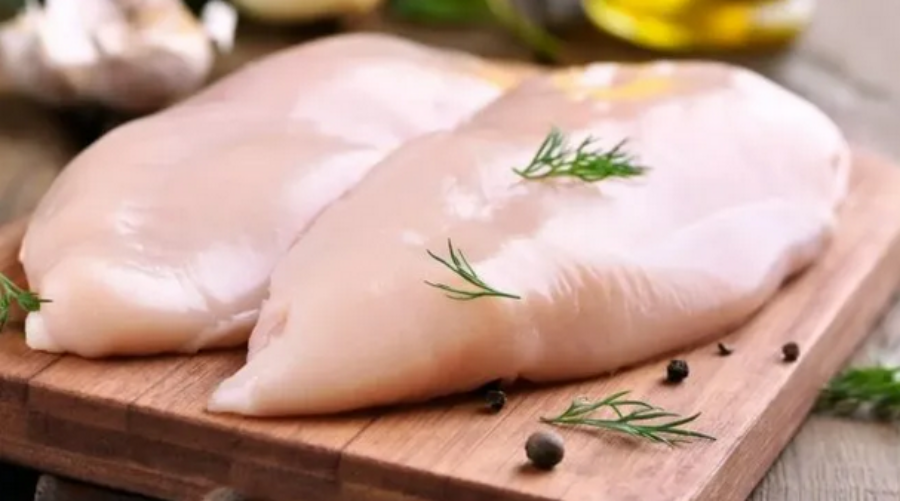 El pollo se mantiene como la carne más elegida por los argentinos